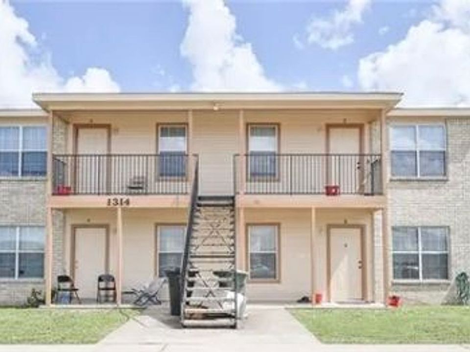 1st image of 1314 Dugger Cir APT B
