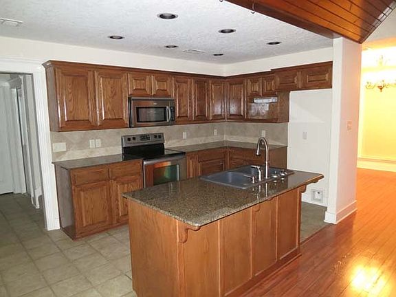 4th image of 217 Green Meadow Trl