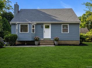 10 Stratton Dr, Huntington Station, NY 11746