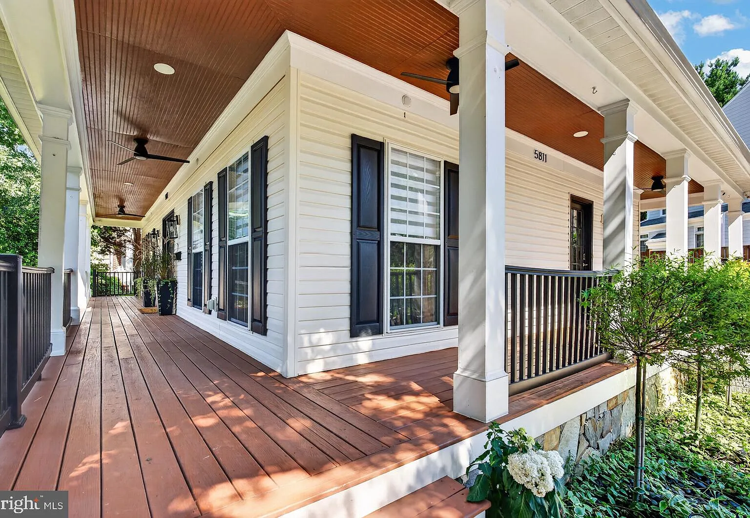 6 bed, 4.5 bath, 4252 sqft, $8,995 — Photo 4