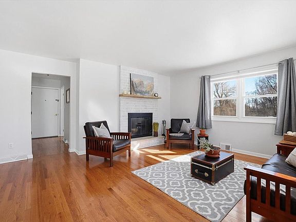 3rd image of 2330 South Sunny Slope ROAD