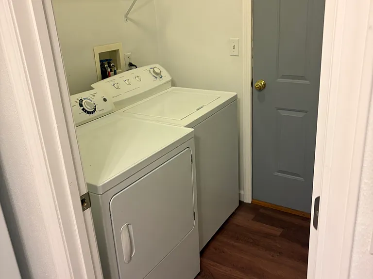 438 Glendell Ln — Photo 9