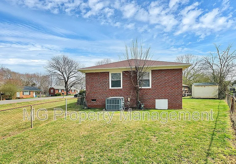 243 Eden Cir — Photo 27