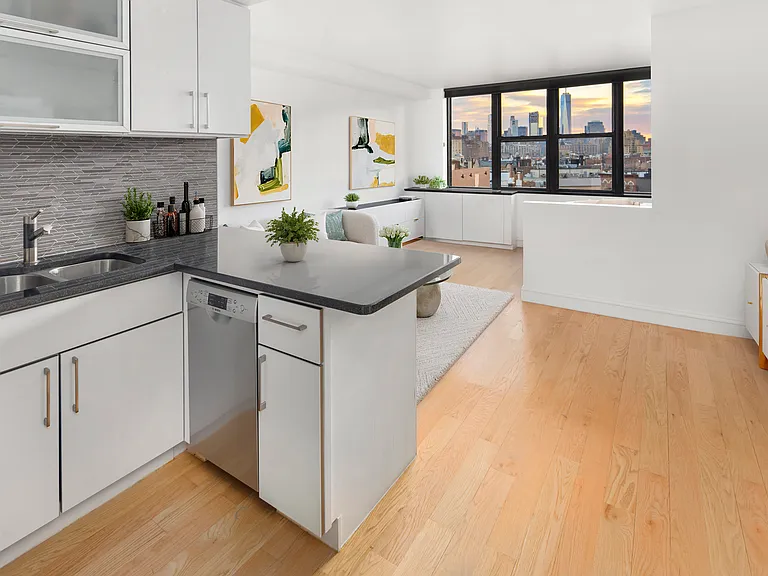 222 W 14th St #9D — Photo 4