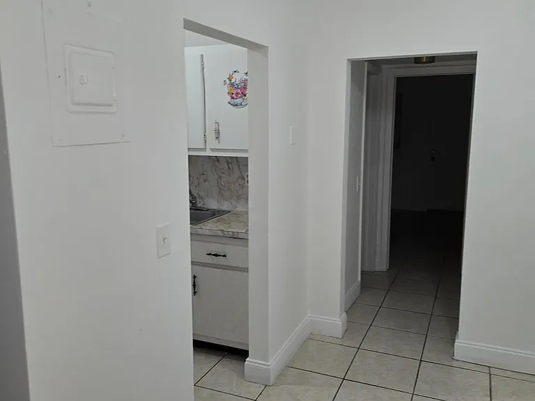 230 SW 11th Ave #17 — Photo 5