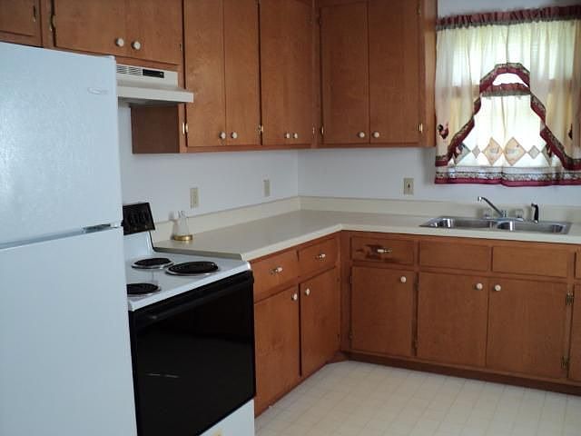 2nd image of 40 Highland Hills Rd