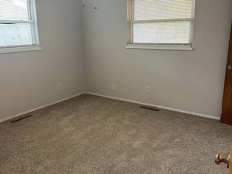 2104 W Runyan Ave — Photo 11