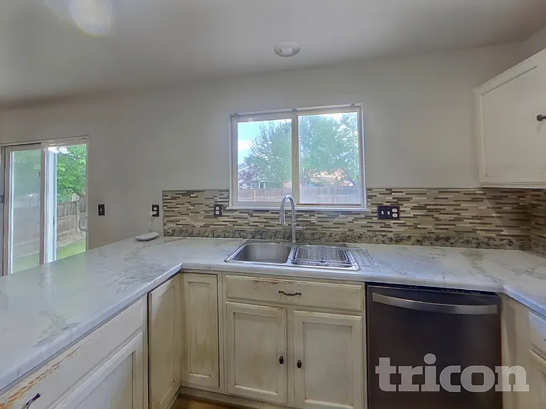 1028 Oriole Cir — Photo 6