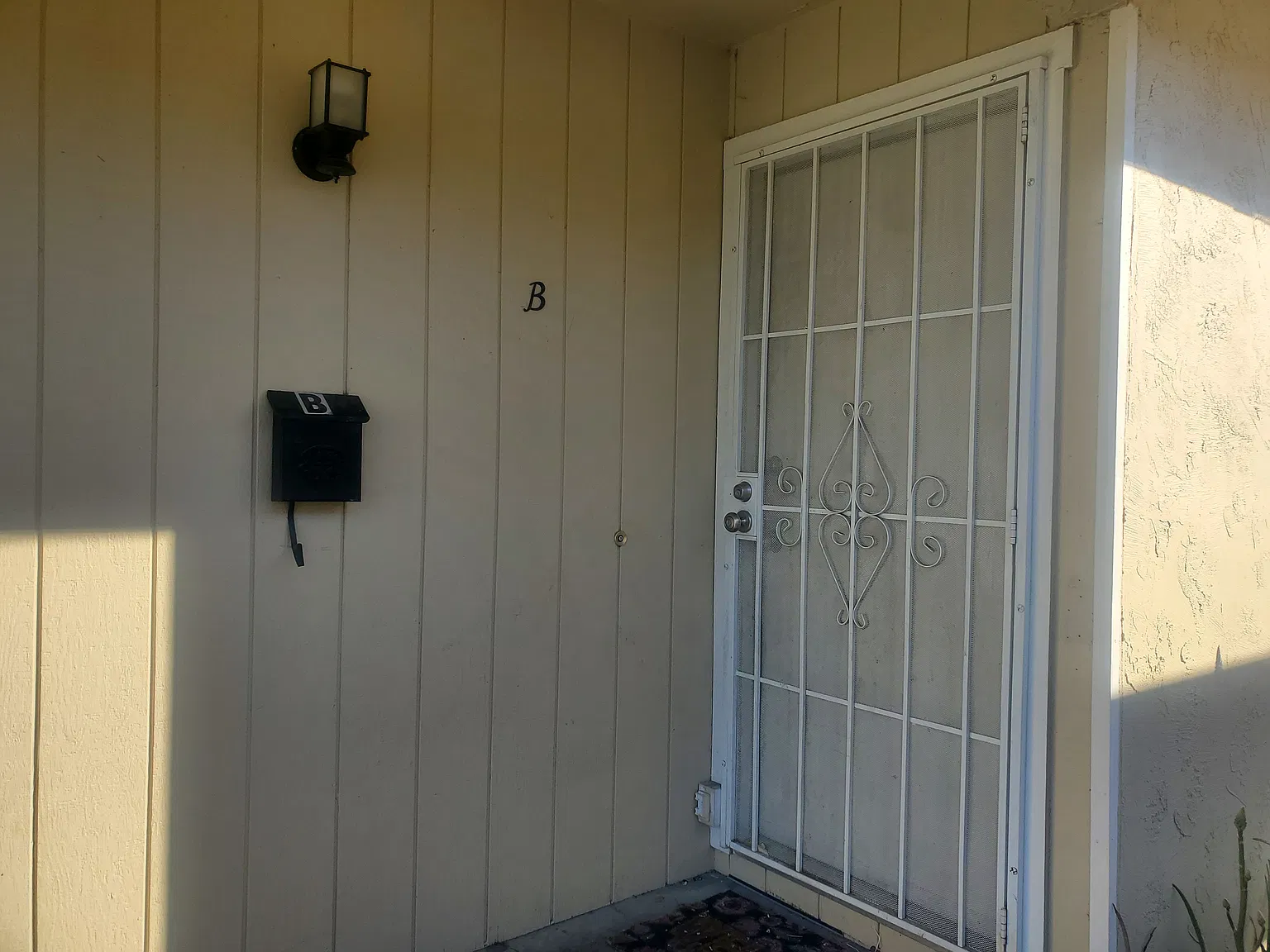 2 bed, 600 sqft, $2,100 — Photo 2
