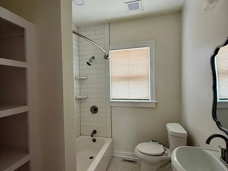 212 NE 15th St — Photo 10