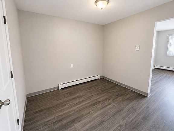 4th image of 1038 Glenaire Dr NW APT B