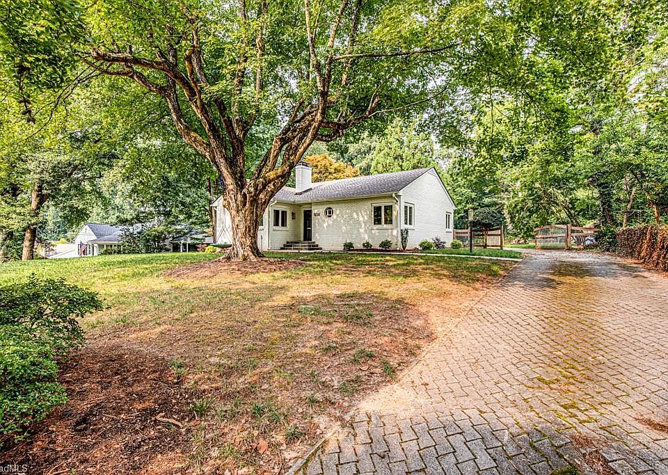 1st image of 834 Austin Ln