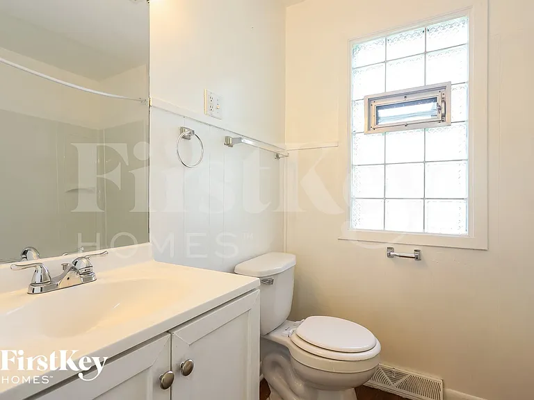 723 Fulton Ave — Photo 9
