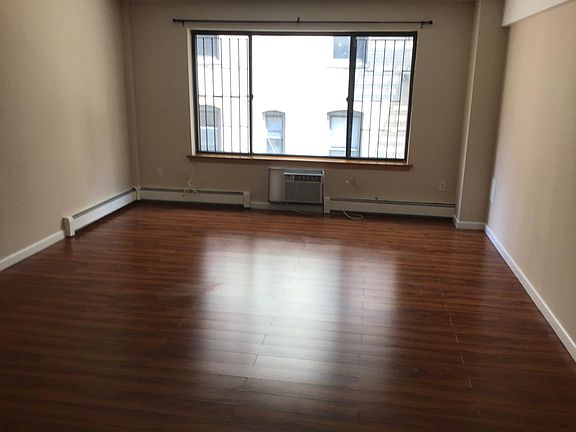 2nd image of 1910 Avenue V #2000