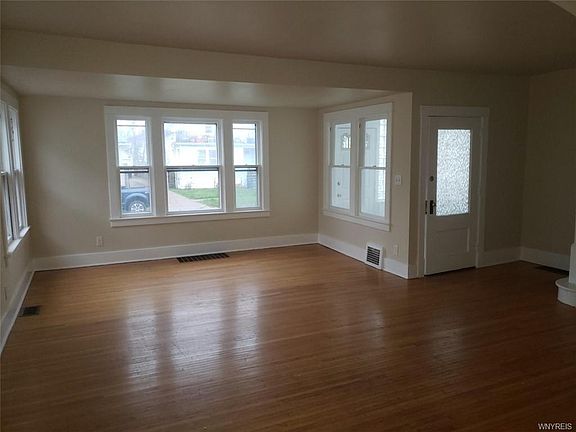4th image of 382 Northumberland Ave