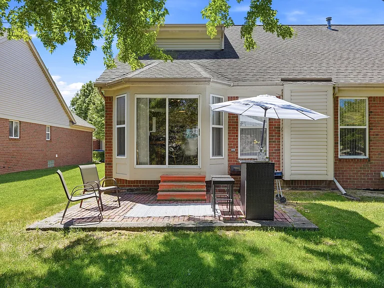 4421 Honeysuckle Dr — Photo 53