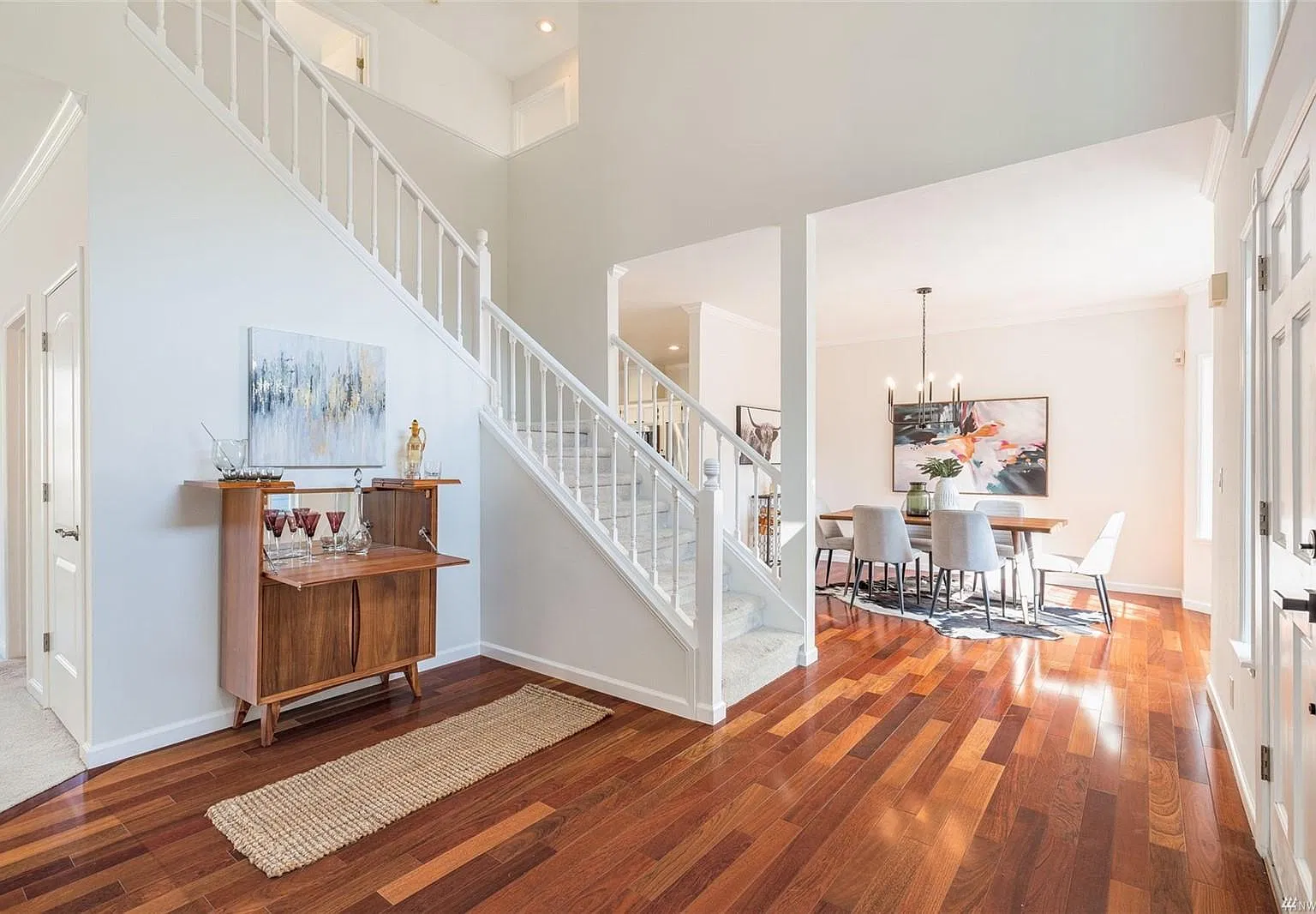 5 bed, 3326 sqft, $5,200 — Photo 2
