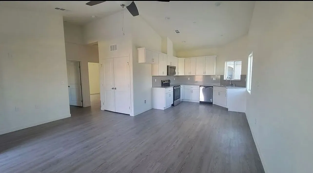 2 bed, $2,100 — Photo 3