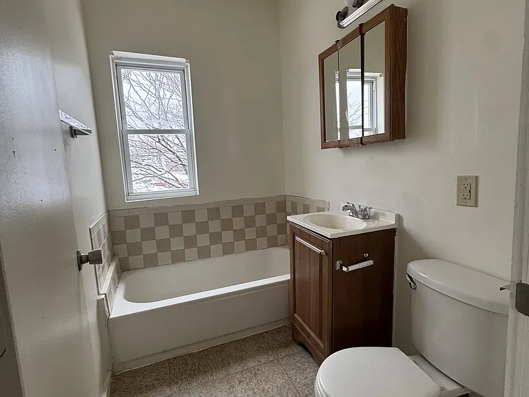 15335 Kinsman Rd #10 — Photo 8