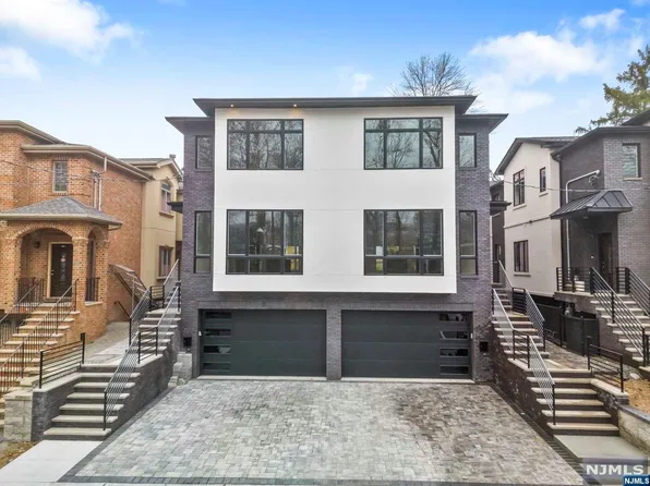 231 5th St #A, Palisades Park, NJ 07650
