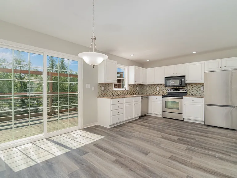4193 Kittatinny Dr — Photo 5