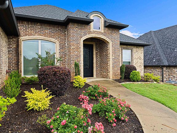 5th image of 1704 Riviera Dr