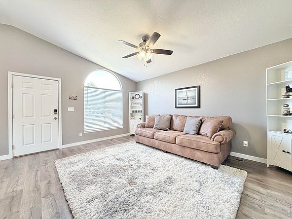 4th image of 183 Calabria Dr