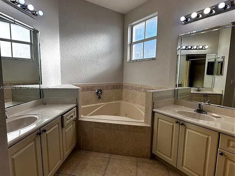 14521 SW 13th Ter — Photo 16