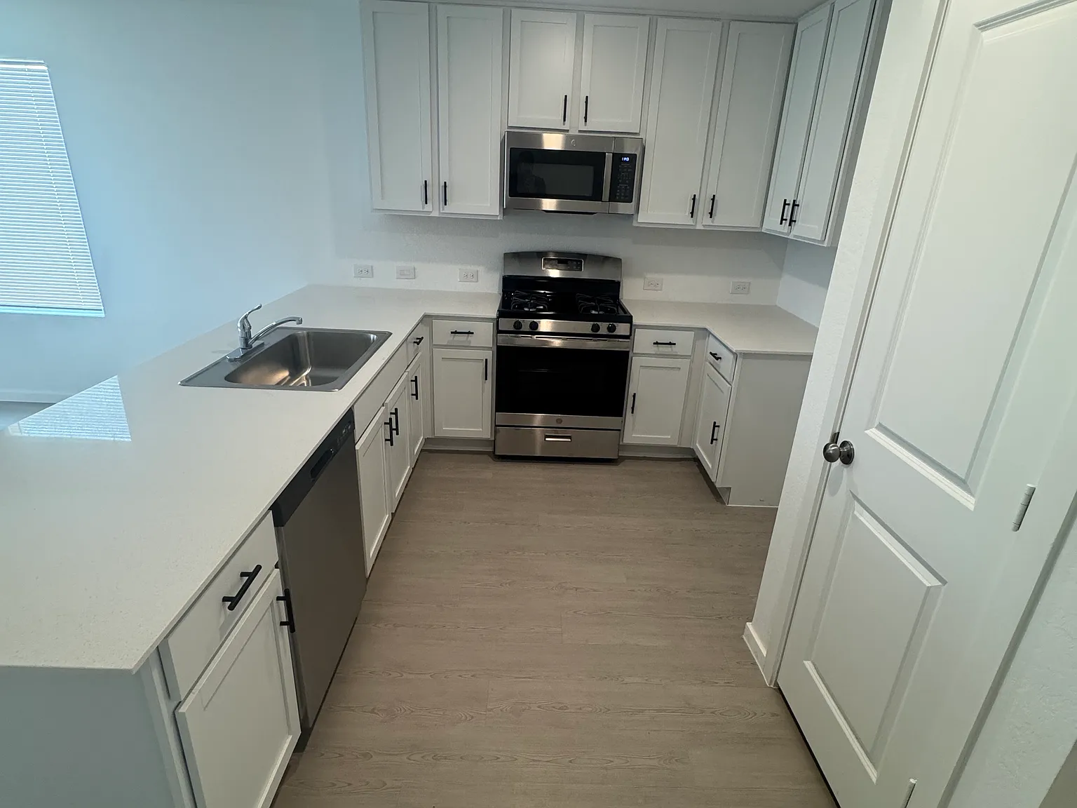 4 bed, 1500 sqft, $1,595 — Photo 3
