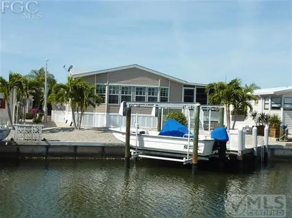 2980 Harpoon Ln, Saint James City, FL 33956