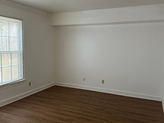 5th image of 2800 E Carriage Dr