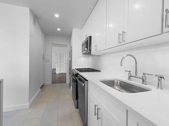 5th image of 215 E 68th St APT 10S