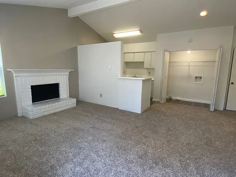 Emerald Cove Apartments — Photo 103