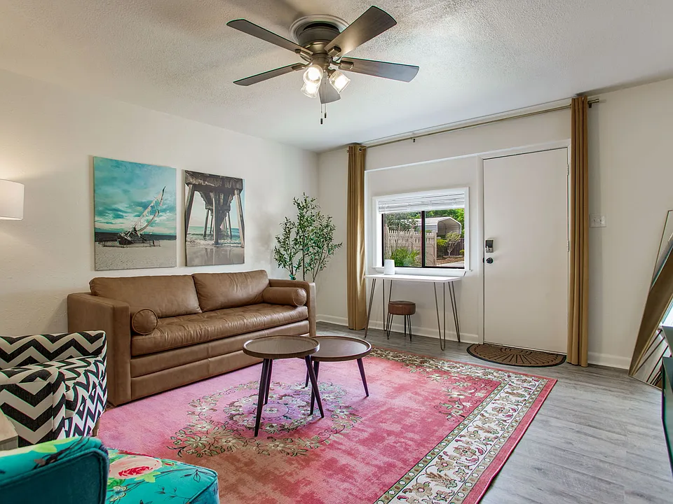 5086 Leeward Dr #5086
