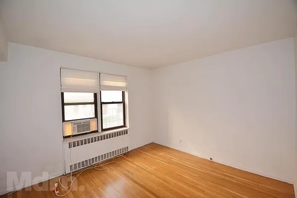 Rented by Mdrn Residential | media 30