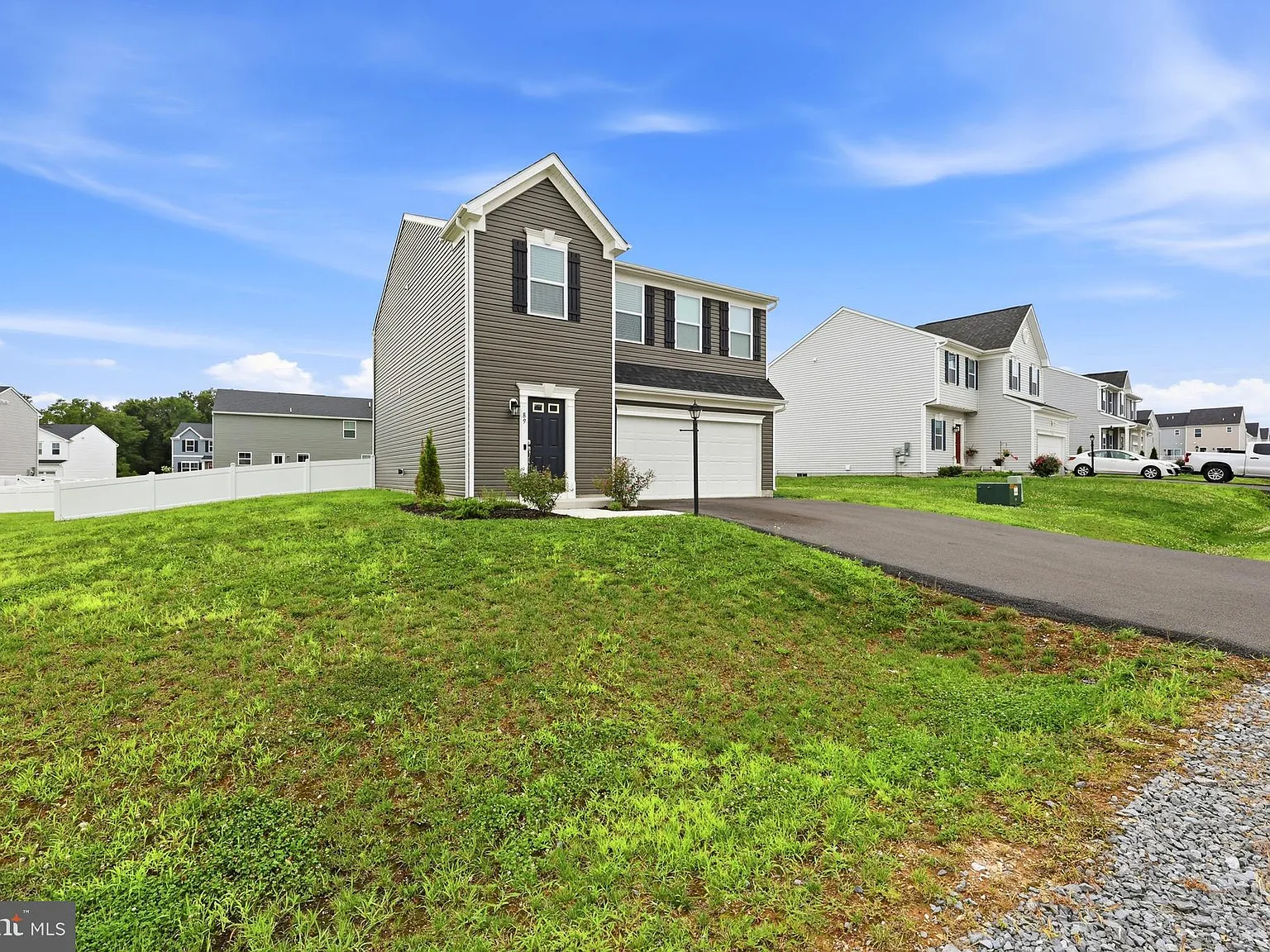 3 bed, 2.5 bath, 1786 sqft, $2,300 — Photo 2