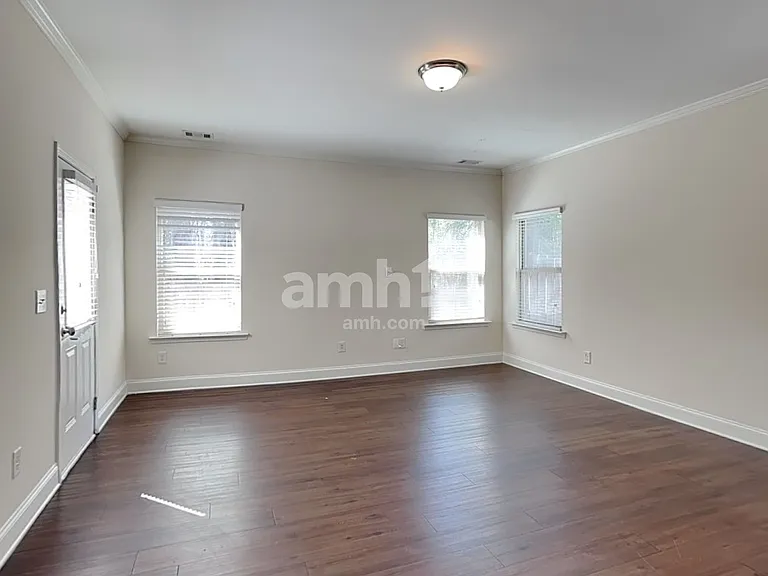 2750 Freemont St — Photo 8