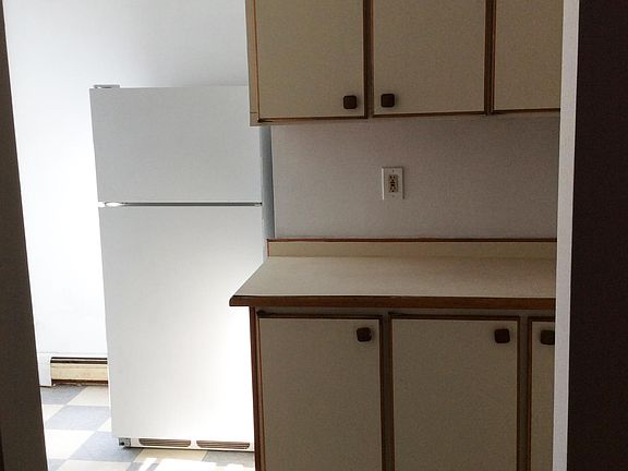 3rd image of 58 N Pearl St #2