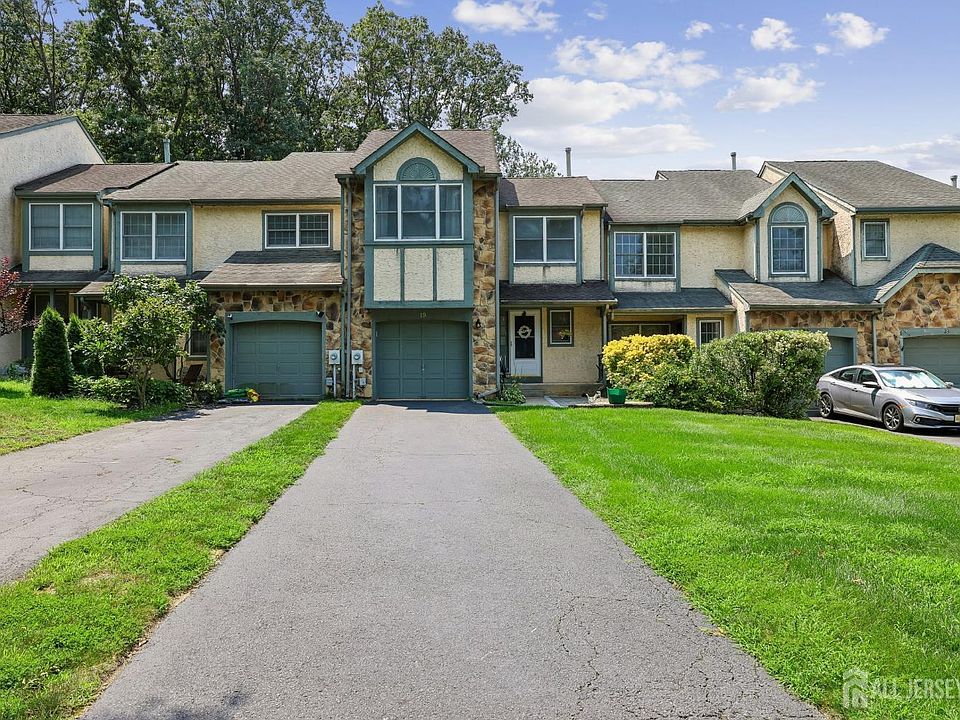 1st image of 19 Dorchester Dr