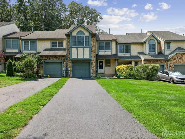 19 Dorchester Dr, East Brunswick, NJ 08816