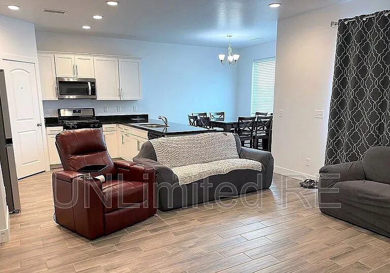 11851 Pegasus Rd — Photo 7