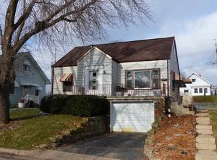 857 Cottage Pl, Dubuque, IA 52001