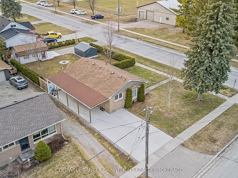 105 Wellington St W — Photo 37
