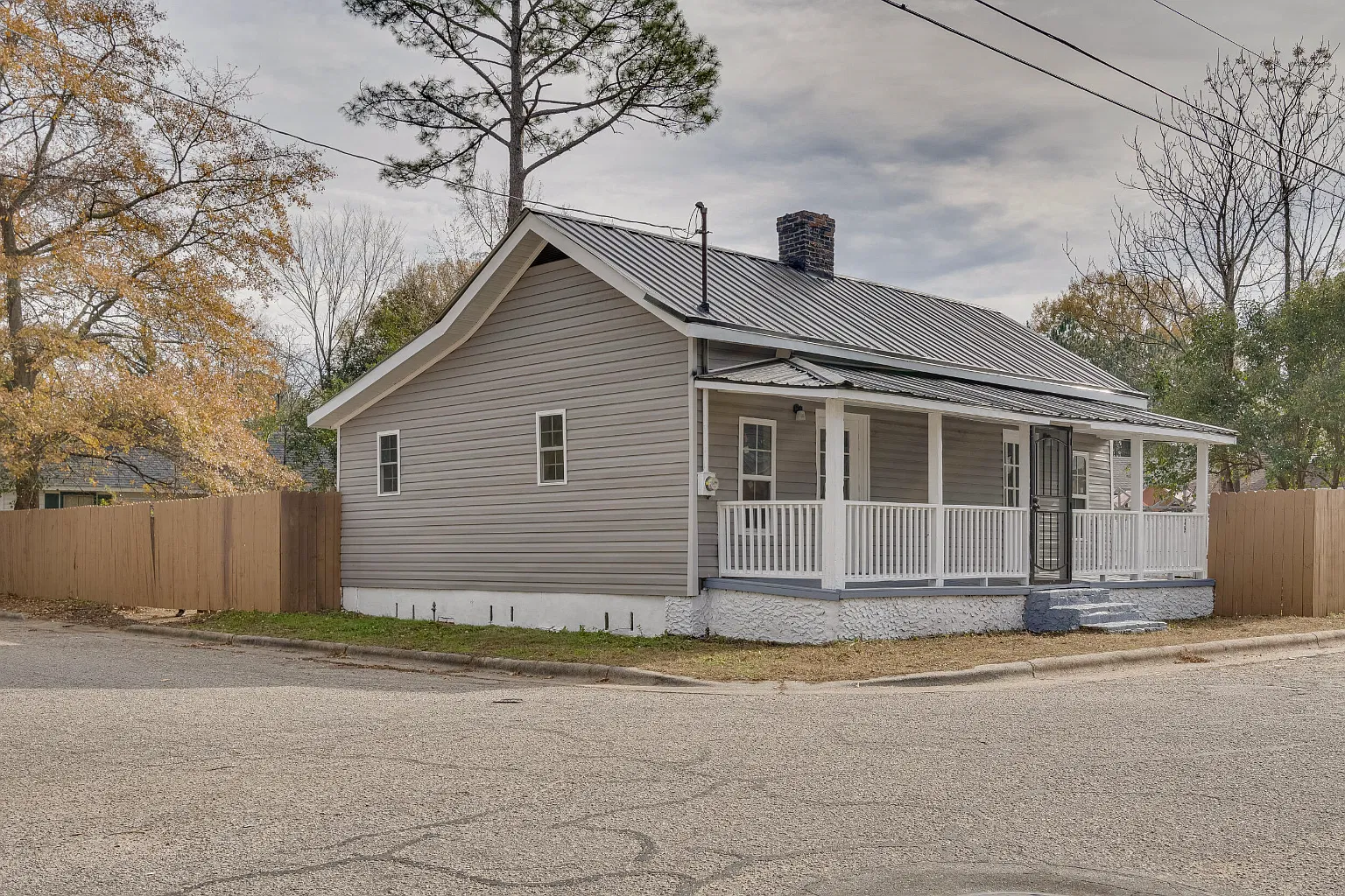 2 bed, 850 sqft, $1,200 — Photo 1