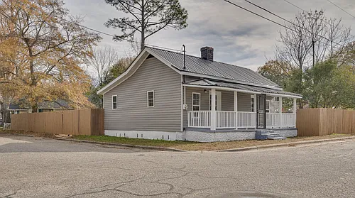 112 East St E Photo 1