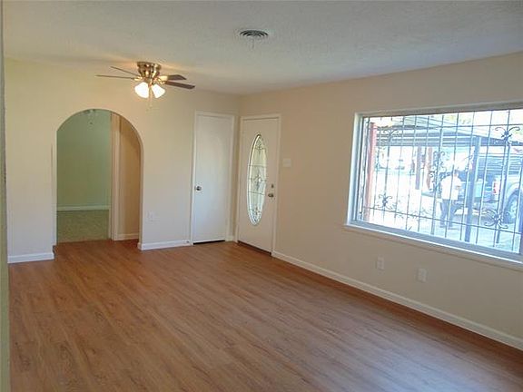 3rd image of 4128 Wind River Dr