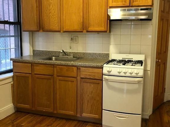 2nd image of 423 16th St APT 2R