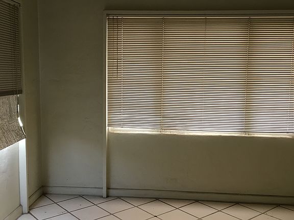 4th image of 51662 Eisenhower Dr