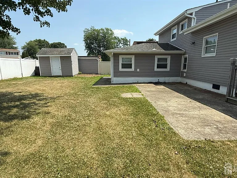 56 Grace Dr — Photo 21