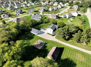 N46W22811 Lindsay Rd, Pewaukee, WI